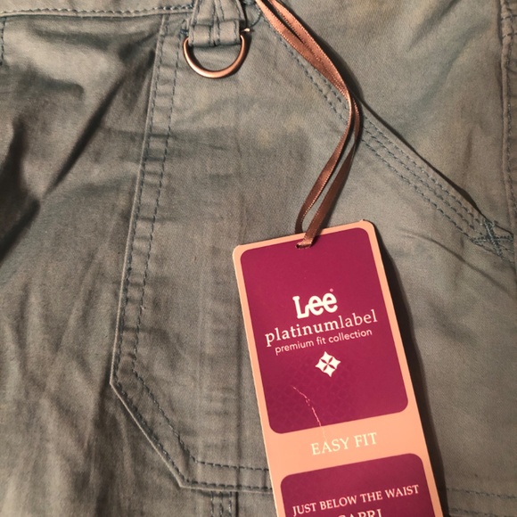 2 pair Of Women's Size 12  Capris (New With Tags) - Picture 3 of 9